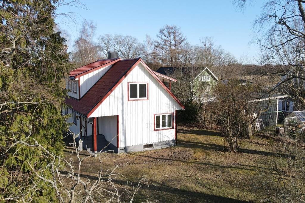 Lantlig Villa I Ljungbyhed Exterior foto